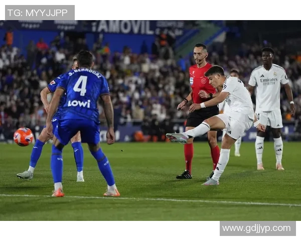 尼姆主场迎战巴黎圣日耳曼争夺法甲积分榜关键战役